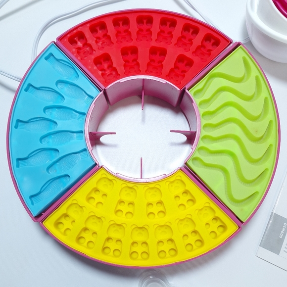 Nostalgia Electric Giant Candy Gummy Bear Maker Fish and Worm Molds - Picture 5 of 9